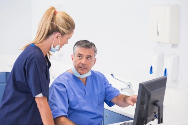 dentists dicussing AI at computer
